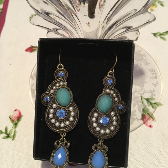 BeautIful Drop Earrings NEW! - Picture 4 of 5